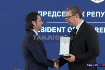 Vučić odlikovao Kovača Ordenom srpske zastave drugog reda Vučić odlikovao Kovača Ordenom srpske zastave drugog reda