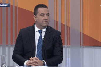 Na letu delegacije Skupštine Crne Gore za Irsku: Jevto Eraković spasio život američkom državljaninu Na letu delegacije Skupštine Crne Gore za Irsku: Jevto Eraković spasio život američkom državljaninu