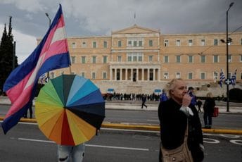 Grčka legalizovala istopolne brakove: Parovi će moći i da usvajaju djecu Grčka legalizovala istopolne brakove: Parovi će moći i da usvajaju djecu