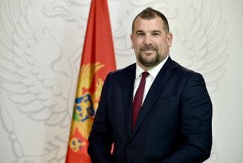 Krapović: Crna Gora spremna da unaprijedi vojnu saradnju sa Srbijom