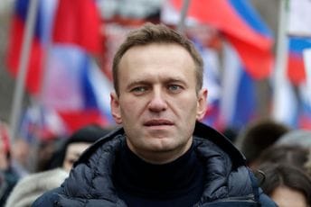 Tim Navaljnog; Pogrebna služba odbija da prenese tijelo do crkve radi oproštaja