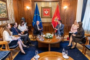 Bečić-Mičel: Kamere koje bi policajci nosil snažan mehanizam podrške zaštiti od nasilja Bečić-Mičel: Kamere koje bi policajci nosil snažan mehanizam podrške zaštiti od nasilja