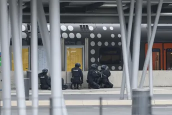 Uhapšen član Bader-Majnhof grupe: U vozu ga pronašli naoružanog, bilo eksploziva, bježao vlastima 25 godina Uhapšen član Bader-Majnhof grupe: U vozu ga pronašli naoružanog, bilo eksploziva, bježao vlastima 25 godina