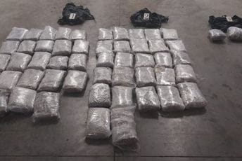 UP: Na obali kanala rijeke Morače pronađeno 57 kilograma marihuane, policija radi na identifikaciji izvršioca UP: Na obali kanala rijeke Morače pronađeno 57 kilograma marihuane, policija radi na identifikaciji izvršioca