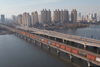 Između Kine i Evrope saobraćalo 84 hiljade vozova Između Kine i Evrope saobraćalo 84 hiljade vozova