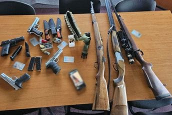 Berancu zbog porodičnog nasilja policija pretresla kuću: Pronašli arsenal oružja Berancu zbog porodičnog nasilja policija pretresla kuću: Pronašli arsenal oružja
