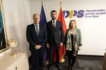 Živković sa Trokazom: Puna posvećenost članstvu u EU, zabrinutost oko rekonstrukcije Vlade sa antievropskim partijama Živković sa Trokazom: Puna posvećenost članstvu u EU, zabrinutost oko rekonstrukcije Vlade sa antievropskim partijama