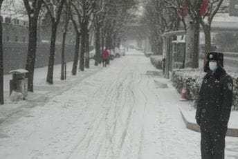 U Pekingu jake sniježne padavine, zatvoreni auto-putevi U Pekingu jake sniježne padavine, zatvoreni auto-putevi