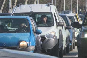 Saobraćaj u Podgorici haotičan: Vozači nervozni, parkiraju se gdje stignu