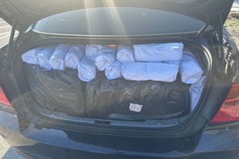 Ulcinj: Policija pretresla vozilo, u gepeku pronašli više od 270 kilograma duvana