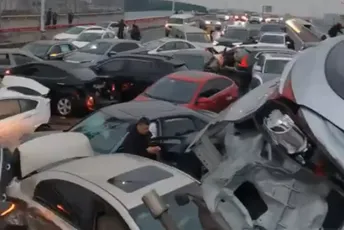 Veliki lančani sudar u Kini: Učestvovalo više od 100 automobila