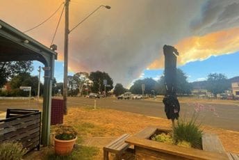 Veliki požar u Australiji: Stotine građana evakuisano, vatra progutala kuće i zgrade