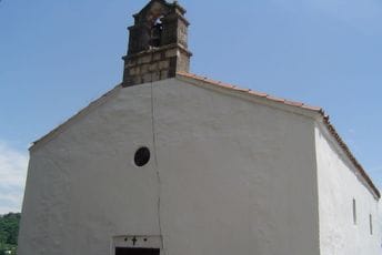 Još jedno kulturno dobro koje nije odoljelo dodavanju novih elemenata: Crkva Sv. Nikole pod Bijelom Gorom Još jedno kulturno dobro koje nije odoljelo dodavanju novih elemenata: Crkva Sv. Nikole pod Bijelom Gorom