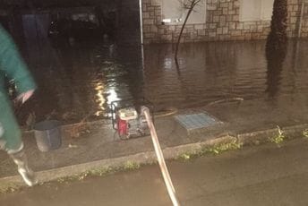 Herceg Novi: Ulicama se slivaju potoci, bilo i požara