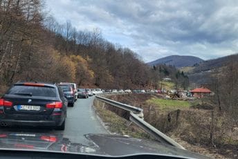 Udes na putnom prevcu Bijelo Polje - Mojkovac: Tri osobe povrijeđene Udes na putnom prevcu Bijelo Polje - Mojkovac: Tri osobe povrijeđene