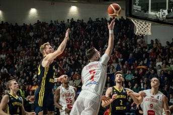 Švedska razbijena u krcatoj "Morači": Odlična partija crnogorskih košarkaša, sada su sve ekipe u grupi izjednačene