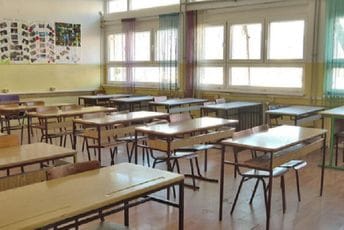 Direktori zabrinuti: Hitan sastanak dva ministarstva zbog dojava o bombama u školama Direktori zabrinuti: Hitan sastanak dva ministarstva zbog dojava o bombama u školama