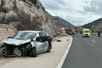 Crnogorac i Hrvat udarili u stijenu, ispali iz vozila i poginuli