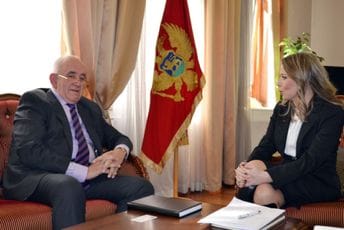 Ambasador Grčke u posjeti CBCG: Centralna banka ima ključnu ulogu u očuvanju finansijske stabilnosti Ambasador Grčke u posjeti CBCG: Centralna banka ima ključnu ulogu u očuvanju finansijske stabilnosti