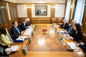 Mandić sa Varheljijem: Evropska komisija cijeni napore Crne Gore Mandić sa Varheljijem: Evropska komisija cijeni napore Crne Gore
