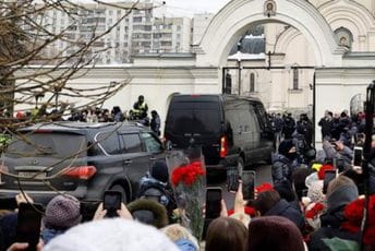 U toku je sahrana Navaljnog; Građani skandiraju: Nećemo te zaboraviti