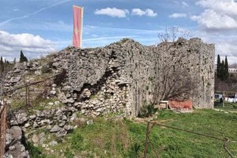 Poligon nemara, neznanja i zapuštenosti: Tvrđava na sastavcima Ribnice i Morače