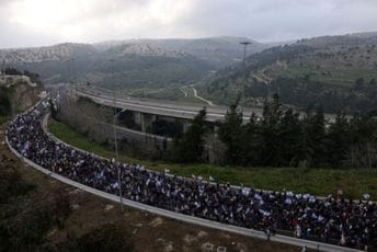 Oko 20.000 ljudi poslije marša od četiri dana stiglo u Jerusalim: Traže sporazum za oslobađanje talaca Oko 20.000 ljudi poslije marša od četiri dana stiglo u Jerusalim: Traže sporazum za oslobađanje talaca