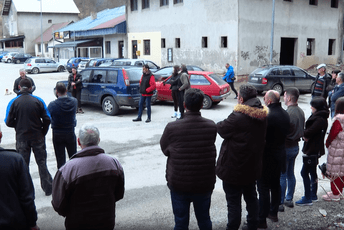 Mještani blokirali put preko Trešnjevika, traže njegovu obnovu