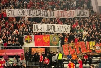 "Udri Nikolaidis": Ultra Crna Gora podržala književnika nakon događaja u Herceg Novom