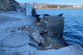 Ulcinj: More odnijelo veći dio betonskog bloka sa skele na Rtu Đerane