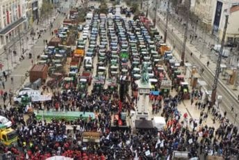 Francuski poljoprivrednici nezadovoljni: Najavili još protesta i akcija na terenu Francuski poljoprivrednici nezadovoljni: Najavili još protesta i akcija na terenu