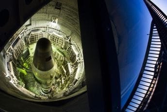 SAD: Bivši oficir nuklearnih snaga odavao tajne podatke preko sajta za upoznavanje SAD: Bivši oficir nuklearnih snaga odavao tajne podatke preko sajta za upoznavanje