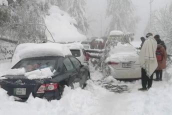 Pao snijeg u Pakistanu nakon 30 godina: Najmanje 35 osoba poginulo Pao snijeg u Pakistanu nakon 30 godina: Najmanje 35 osoba poginulo