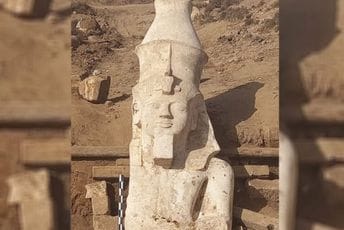 Arheolozi u Egiptu iskopali gornji dio ogromne statue Ramzesa II Arheolozi u Egiptu iskopali gornji dio ogromne statue Ramzesa II