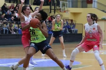 'Plave' sa prve pozicije idu u plej-of: Preteška utakmica u Beogradu razriješena u posljednjim sekundama 'Plave' sa prve pozicije idu u plej-of: Preteška utakmica u Beogradu razriješena u posljednjim sekundama