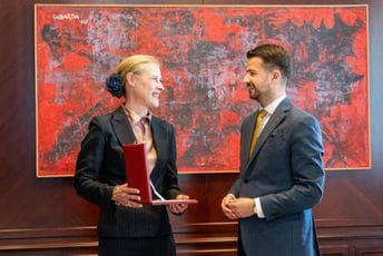 Milatović posthumno odlikovao Sofiju Klikovac: Pokretač predškolskog obrazovanja i „najpoznatija crnogorska majka“ Milatović posthumno odlikovao Sofiju Klikovac: Pokretač predškolskog obrazovanja i „najpoznatija crnogorska majka“