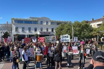 Održan Osmomartovski marš: Sloboda, dizanje glasa i borba je potreba (FOTO/ VIDEO) Održan Osmomartovski marš: Sloboda, dizanje glasa i borba je potreba (FOTO/ VIDEO)