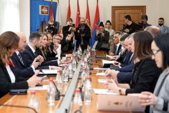 "Smanjenje mogućnosti manipulacija": Mujović dogovorio direktnu saradnju EPS-a i RUP, očekuje ponudu od RS oko Bilećkog jezera "Smanjenje mogućnosti manipulacija": Mujović dogovorio direktnu saradnju EPS-a i RUP, očekuje ponudu od RS oko Bilećkog jezera