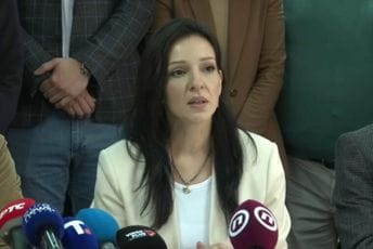 Tepić: Među putnicima za Tivat i oni koji su napadali studente, jedan slomio vilicu djevojci, drugi kolima ulijetao među građane...
