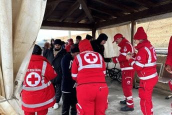 Italijanska obalska straža spasila 138 migranata Italijanska obalska straža spasila 138 migranata