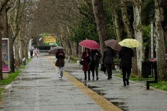 Među građanima raste zabrinutost zbog ekonomije, uticaja Rusije i Srbije Među građanima raste zabrinutost zbog ekonomije, uticaja Rusije i Srbije