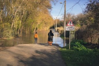 Bujične poplave u Francuskoj odnijele najmanje četiri života, nestalo dvoje djece
