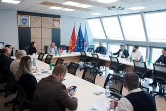 Održana sjednica povodom inicijative za izgradnju Hadži Danušine džamije: Treba čuti još ideja i mišljenja Održana sjednica povodom inicijative za izgradnju Hadži Danušine džamije: Treba čuti još ideja i mišljenja