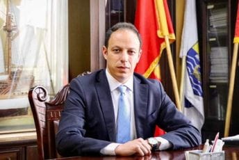 Barjaktari: Istorijsko poniženje Ulcinja, Opština prihvatila da bude manjinski upravljač Solane