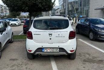 Mašković: U sred radnog vremena vozilo Komunalne inspekcije parkirano na dva mjesta, građani treba da vide bahaćenje Mašković: U sred radnog vremena vozilo Komunalne inspekcije parkirano na dva mjesta, građani treba da vide bahaćenje