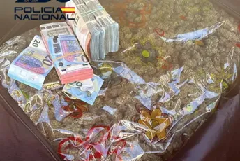 U Španiji uhapšen državljanin Crne Gore: Prevozio drogu, imao lažni pasoš… U Španiji uhapšen državljanin Crne Gore: Prevozio drogu, imao lažni pasoš…