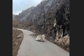 (FOTO) Golija nakon zemljotresa: Odroni na putevima, oštećeni stari objekti (FOTO) Golija nakon zemljotresa: Odroni na putevima, oštećeni stari objekti