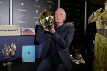 Glava robota "C-3PO" prodata za više od 800 hiljada dolara Glava robota "C-3PO" prodata za više od 800 hiljada dolara