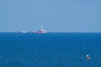 Brod sa 200 tona pomoći stigao do Gaze Brod sa 200 tona pomoći stigao do Gaze