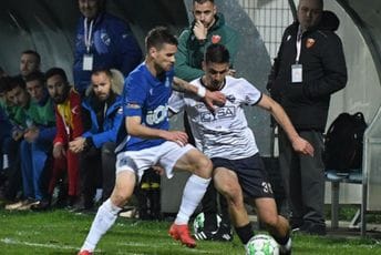 Svaka utakmica završena neriješeno: Bokelj i Otrant u nadoknadi ostali bez pobjeda, uzbudljivo bilo i na DG areni i u Beranama Svaka utakmica završena neriješeno: Bokelj i Otrant u nadoknadi ostali bez pobjeda, uzbudljivo bilo i na DG areni i u Beranama